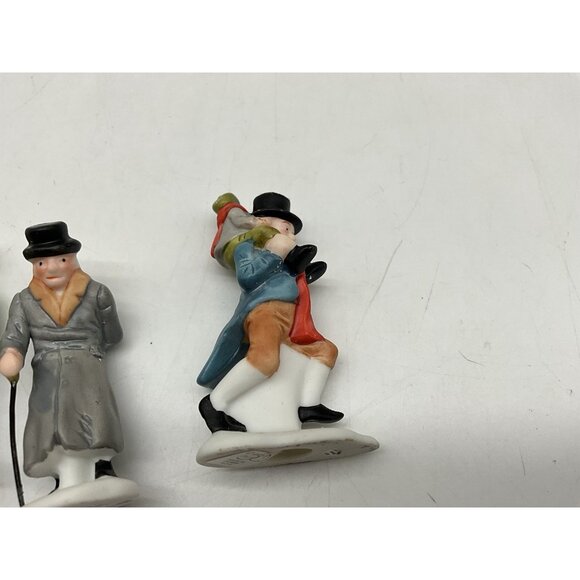 Dept. 56 The Cottage of Bob Cratchit and Tiny Tim Dickens Christmas Village 1985 - Picture 11 of 16